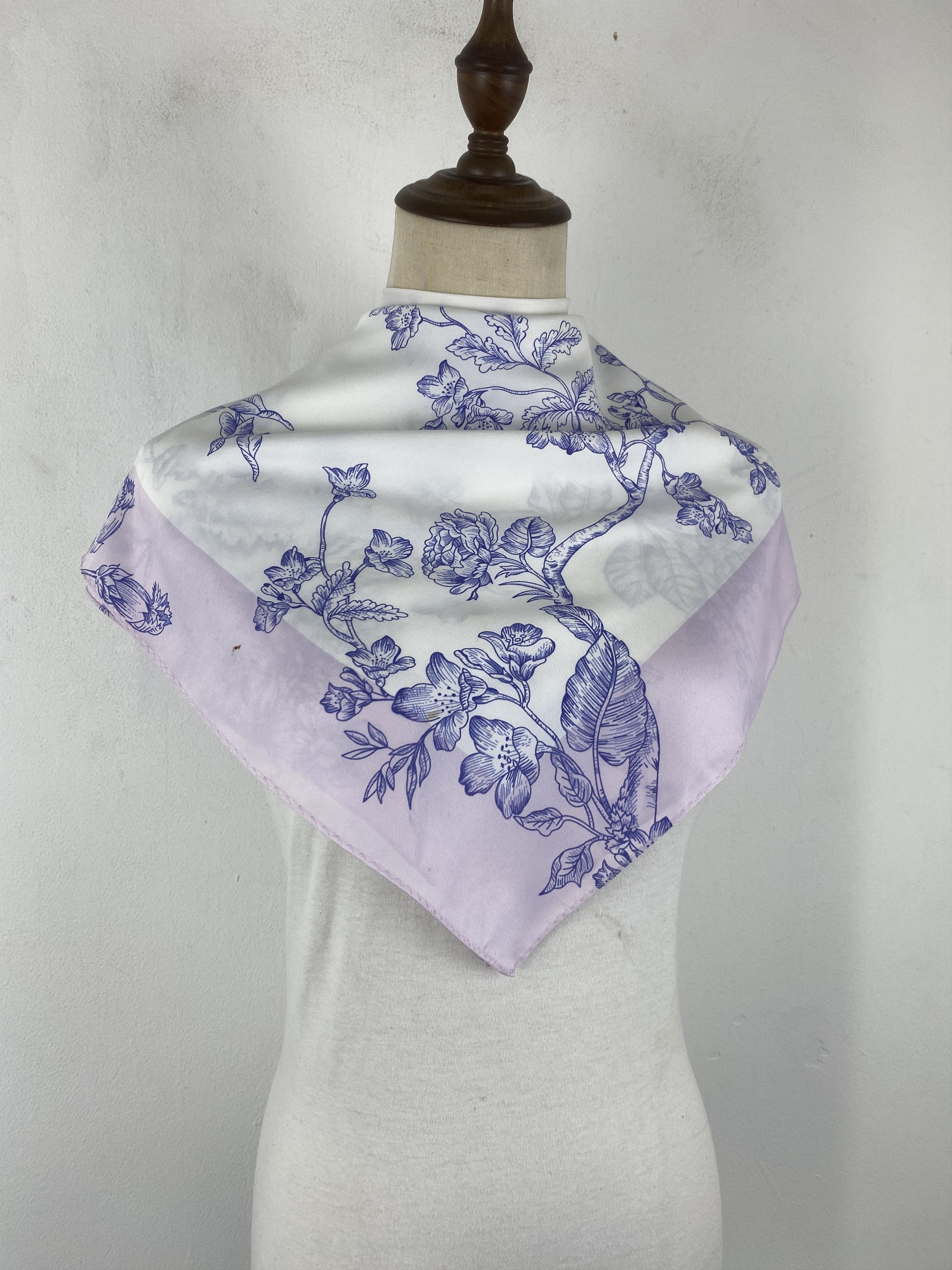 Japanese Brand Flower Design Silk Scarf / Muffler / Silk Shawl SN0061 Size ONE SIZE - 2 Thumbnail