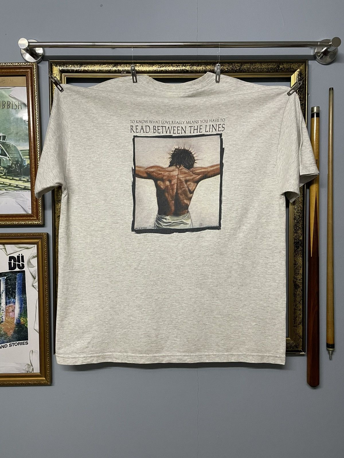 Vintage Vintage 90s Jesus ‘Read Between The Lines’ Sacrifice Tshirt Size US XL / EU 56 / 4 - 1 Thumbnail