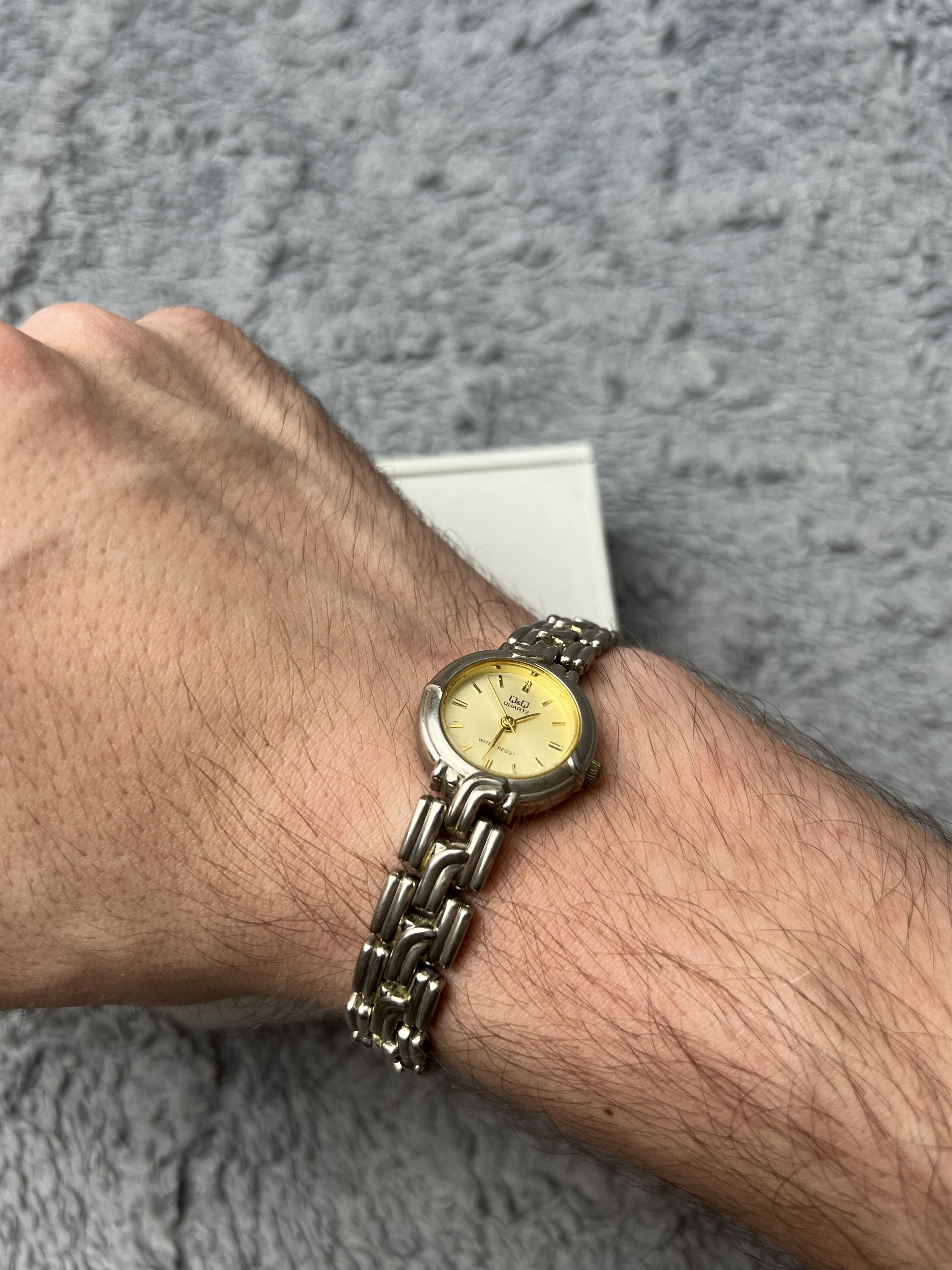 Vintage Futuristic Minimalistic Q&Q Japanese Style Bracelet Watch Size ONE SIZE - 12 Thumbnail