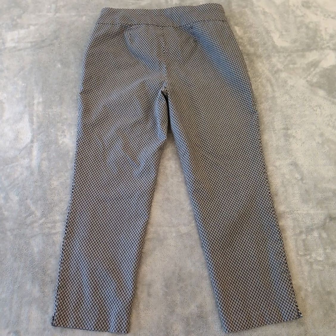 Vintage Chico's Pants Womens Size 1 Black Ankle Geometric Slimming Pull On Straight 24.5in Inseam Lounge Wear Size 25" / US 0 / IT 36 - 2 Thumbnail