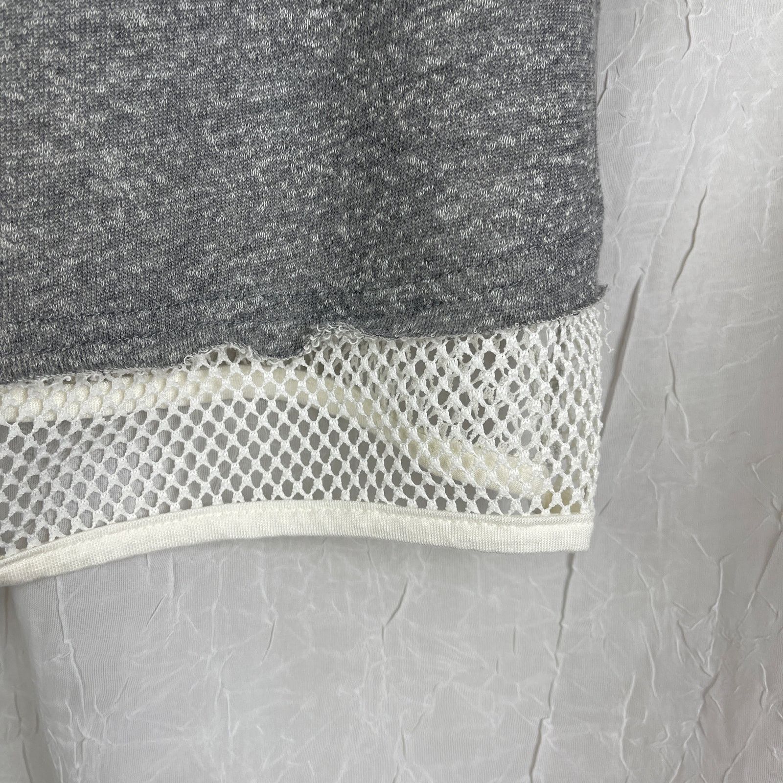 Forever 21 Forever 21 Grey Crop Sweatshirt White Mesh Athletic Top NWT Size L / US 10 / IT 46 - 17 Thumbnail