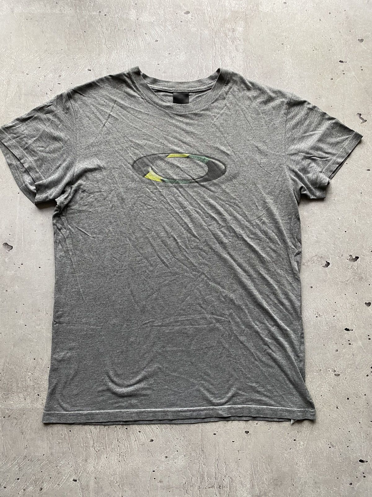 Oakley Vintage 90s Oakley Big Logo T shirt Rare Made in USA Size US L / EU 52-54 / 3 - 2 Thumbnail