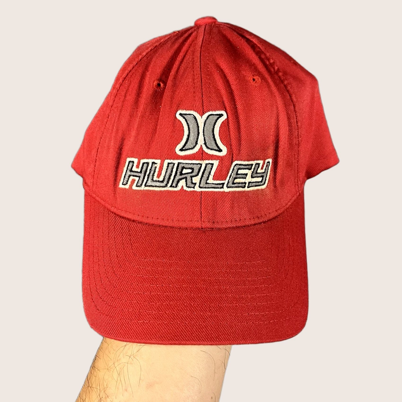 Hurley VINTAGE Hurley Hat S/M Red Surf Skate Blink 182 Tom Delonge Grunge 90s Flexfit Size ONE SIZE - 1 Thumbnail