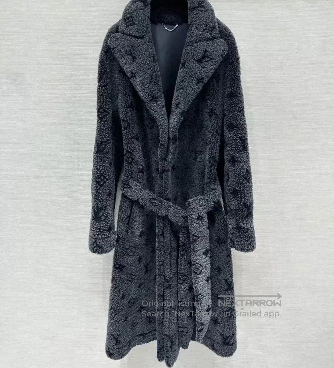 Louis Vuitton Louis Vuitton Embossed Monogram Fur Coat. Size US M / EU 48-50 / 2 - 1 Thumbnail