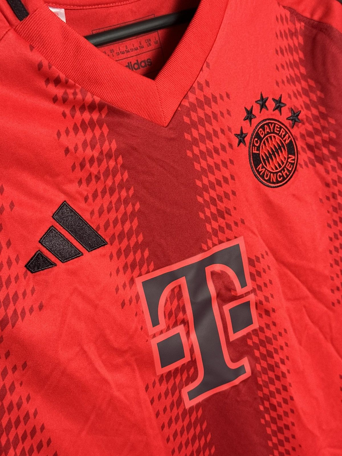 Adidas KIDS New Bayern Munchen 24/25 Home Kane Football Jersey Size US XS / EU 42 / 0 - 4 Thumbnail