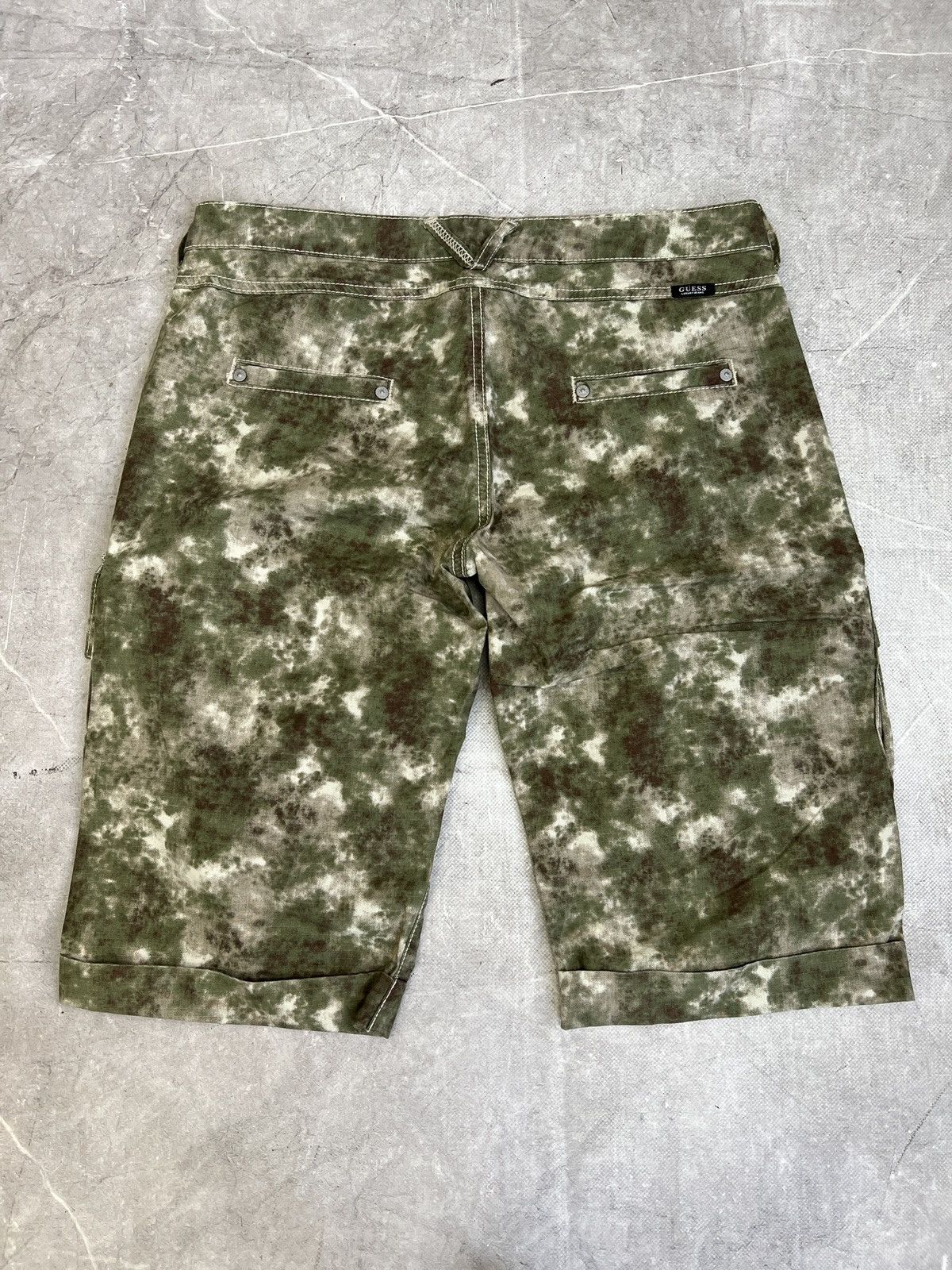 Guess Vintage streetwear camo cargo shorts y2k style hype Size US 30 / EU 46 - 9 Thumbnail