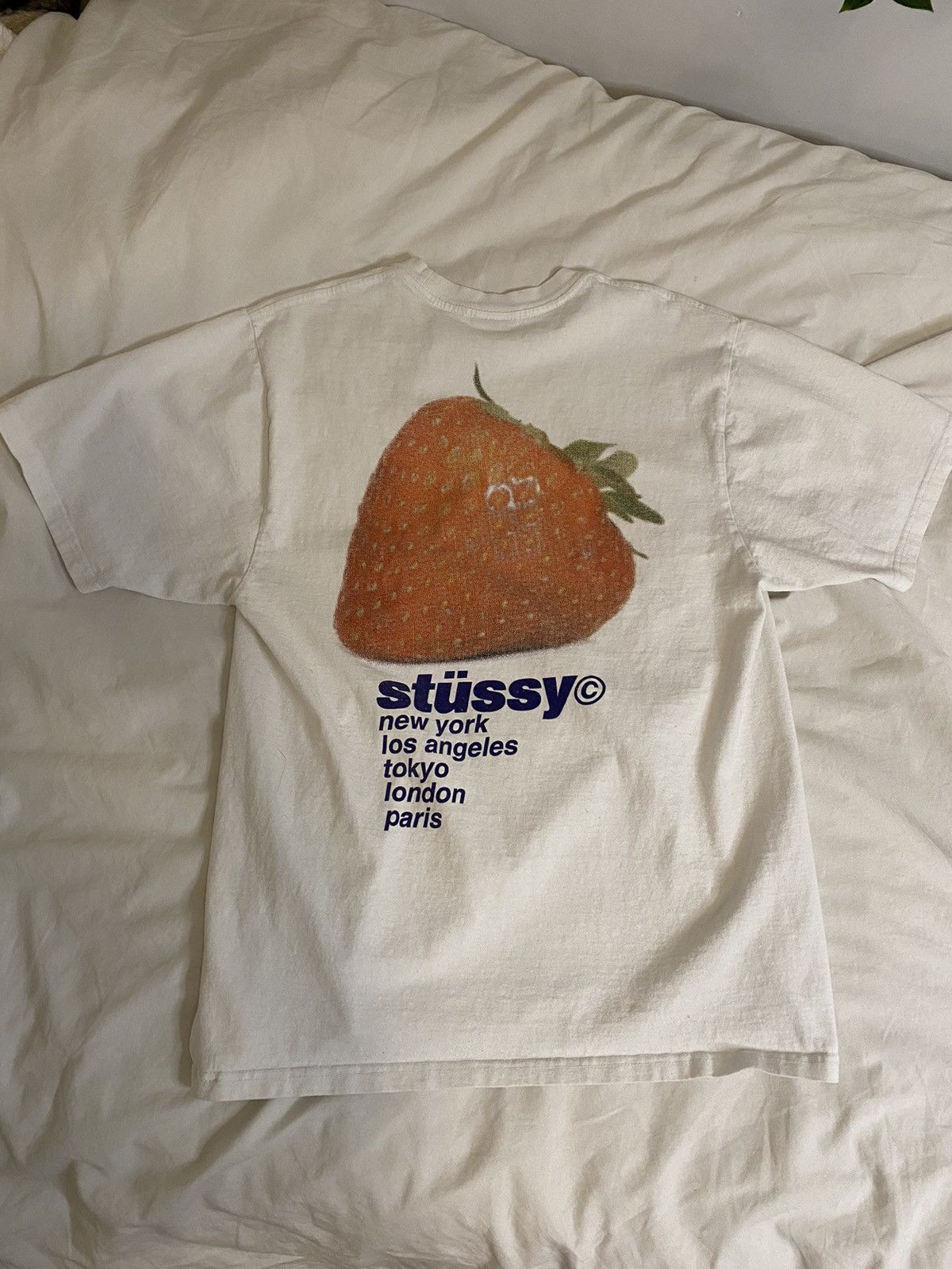 stussy strawberry tee white