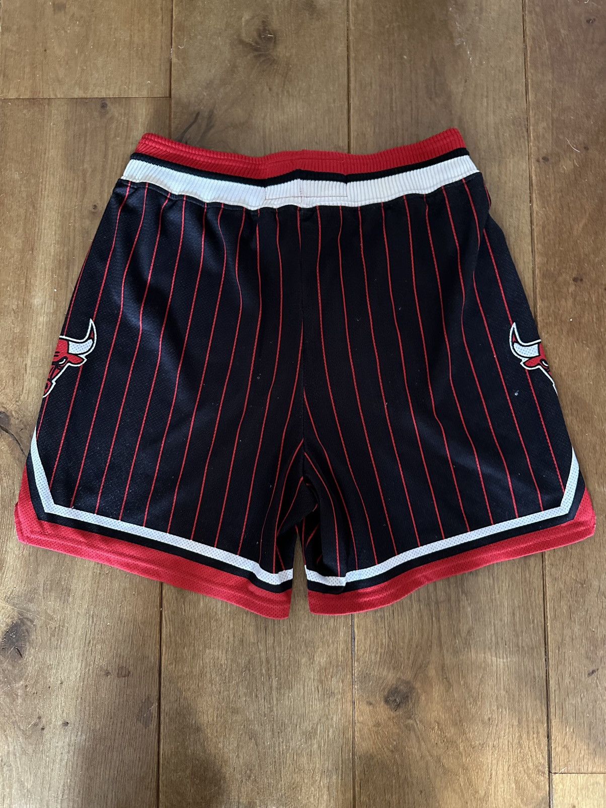 Champion 90s Champion Chicago Bulls NBA Shorts - Size S - 1995-96 Size US 30 / EU 46 - 2 Thumbnail