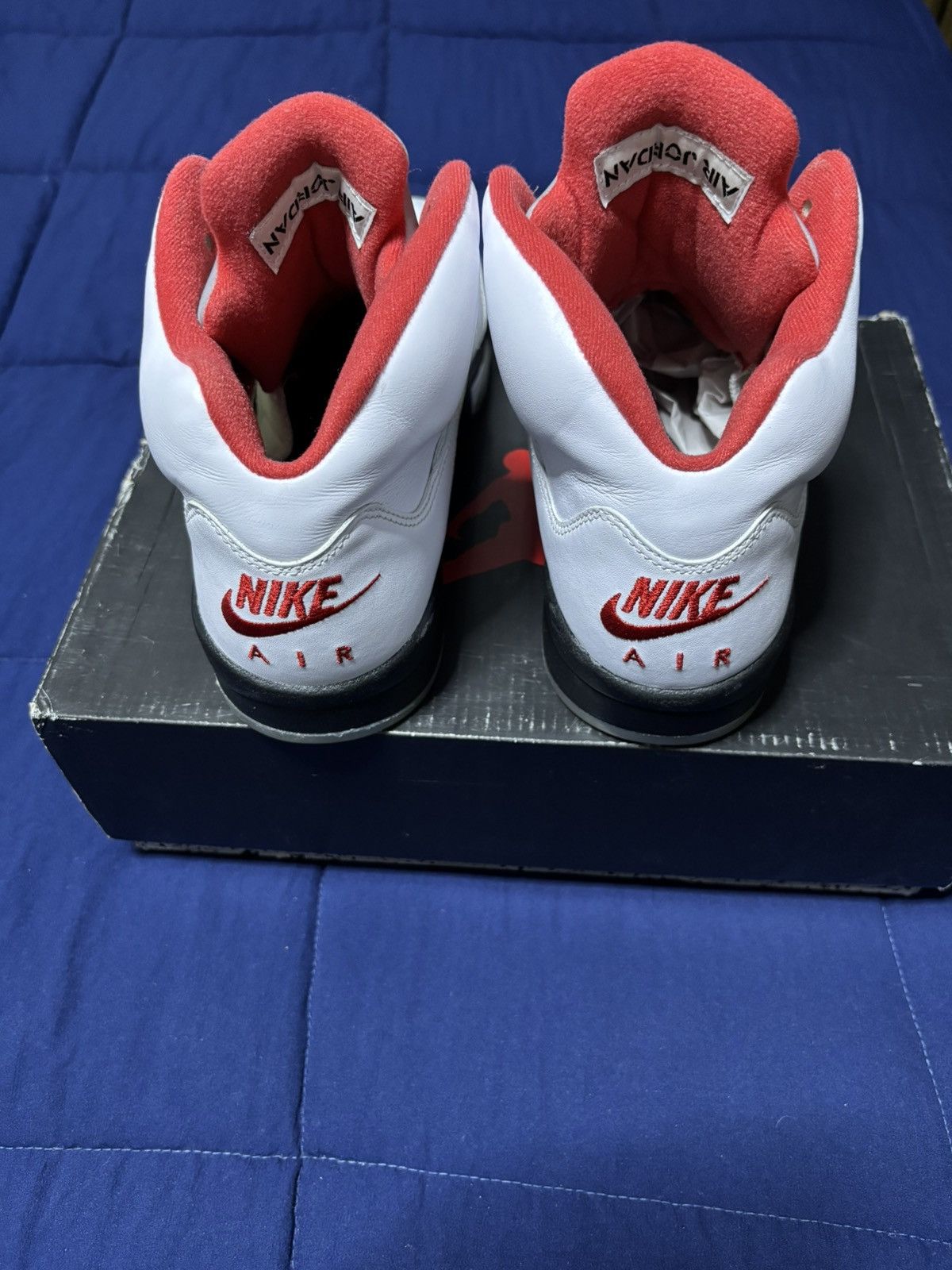Jordan Brand Jordan 5 Retro White Fire Red 2020 Size 9.5 Size US 9.5 / EU 42-43 - 5 Thumbnail