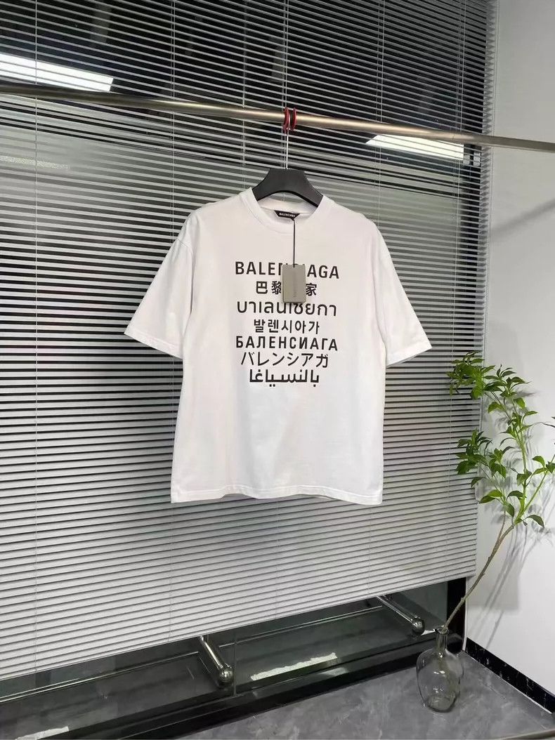 Balenciaga Balenciaga Short Sleeve Seven Languages Size US XXS / EU 40 - 1 Thumbnail