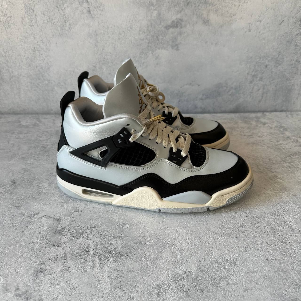 Jordan Brand Jordan 4 Retro Platinum Gold (GS) Size EU 40 Size US 7 / IT 37 - 2 Thumbnail