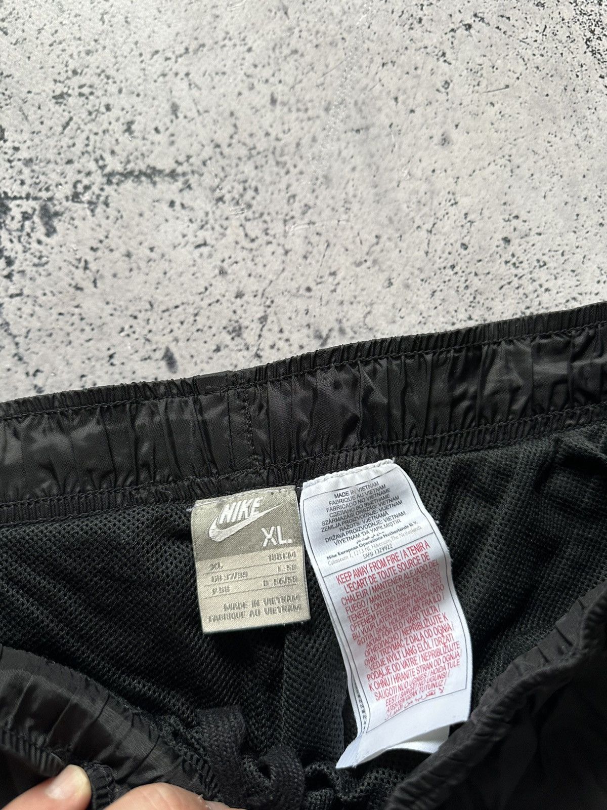 Nike Vintage Nike Nylon Track Pants Drill Black Y2K USA Size US 36 / EU 52 - 5 Thumbnail