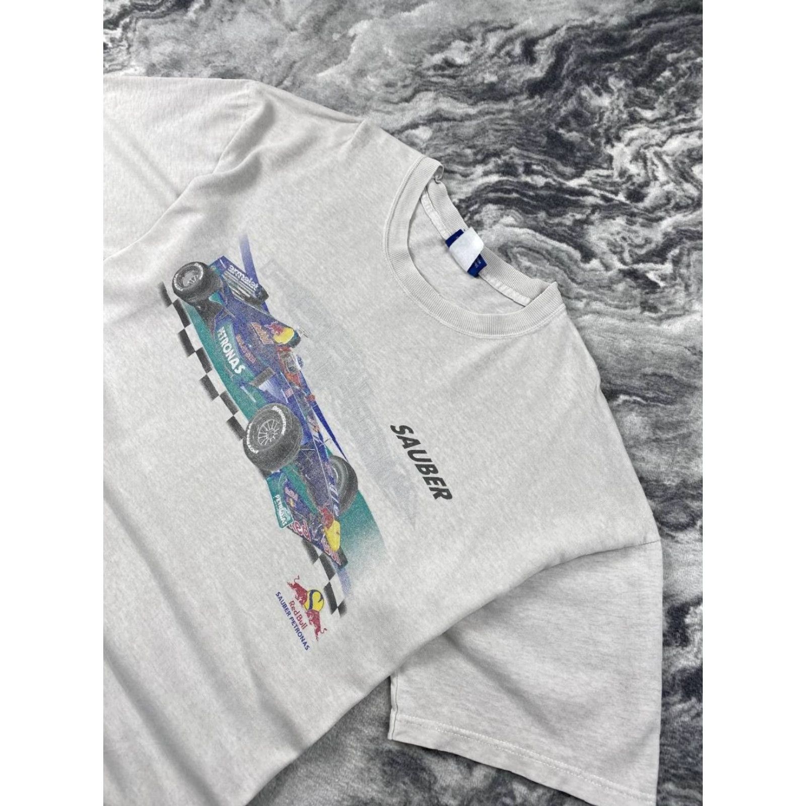 Vintage VINTAGE Red Bull Sauber Petronas F1 Racing T-Shirt Men XL White Crew Neck Short Sleeve Size US XL / EU 56 / 4 - 4 Thumbnail