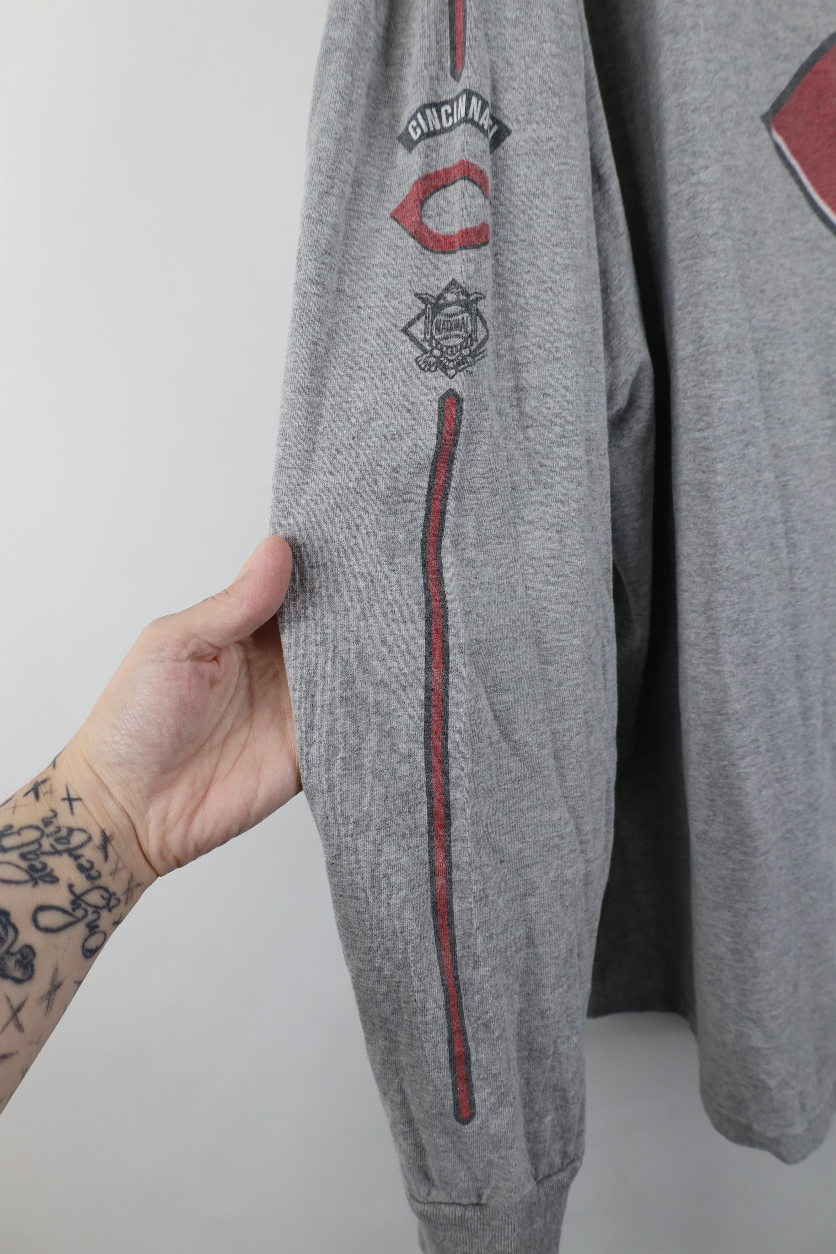 Nike Vintage Y2K 2001 Nike Swoosh Cincinnati Reds T-Shirt Gray Size US L / EU 52-54 / 3 - 9 Thumbnail