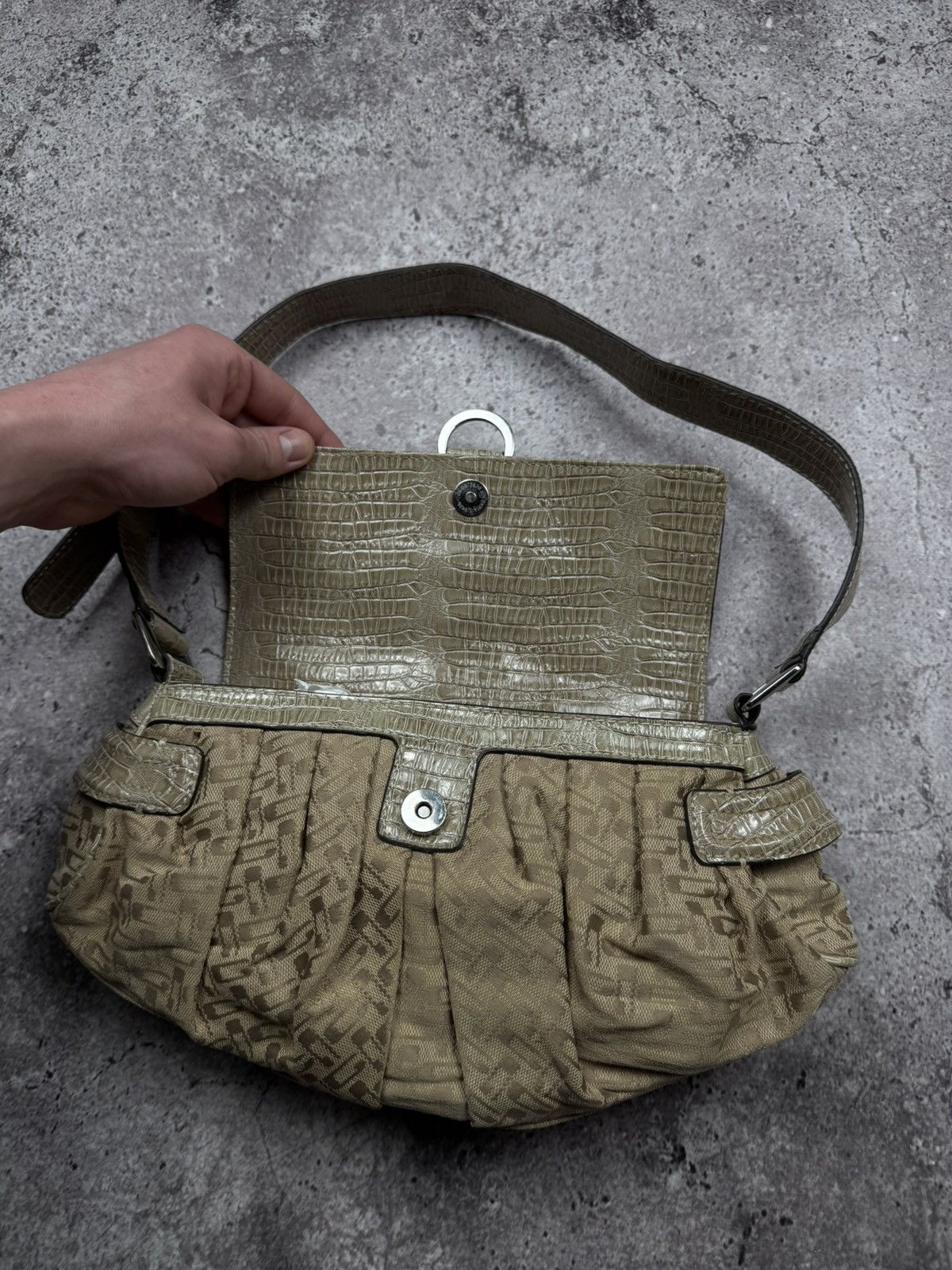 Guess Vintage Guess Monogram Y2K Leather Shoulder/Hand 00’s Bag Size ONE SIZE - 8 Thumbnail