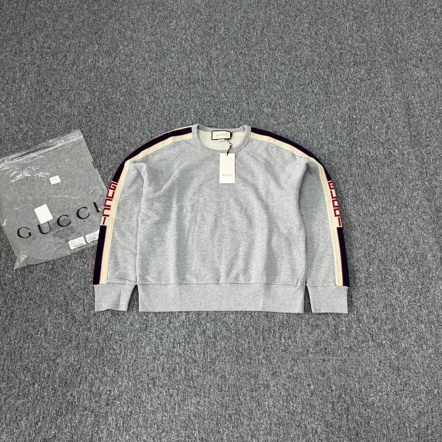 Gucci Guicci Bid Coordination Logo Round-neck hoodie| Size US M / EU 48-50 / 2 - 1 Thumbnail