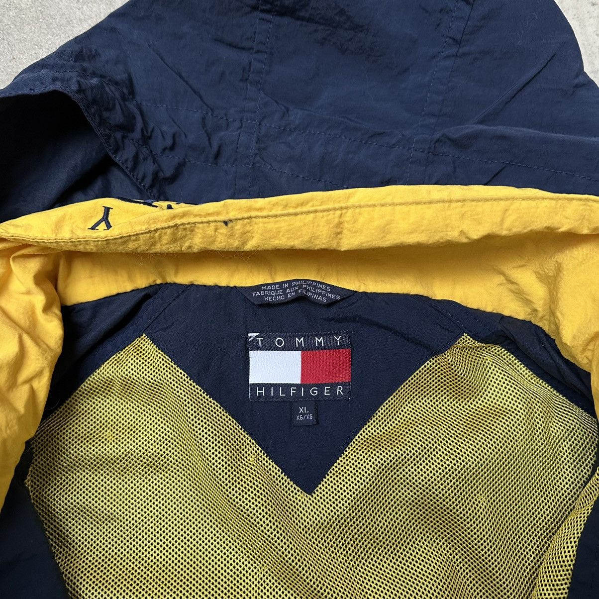 Tommy Hilfiger Vintage Tommy Hilfiger Windbreaker Size US XL / EU 56 / 4 - 7 Thumbnail