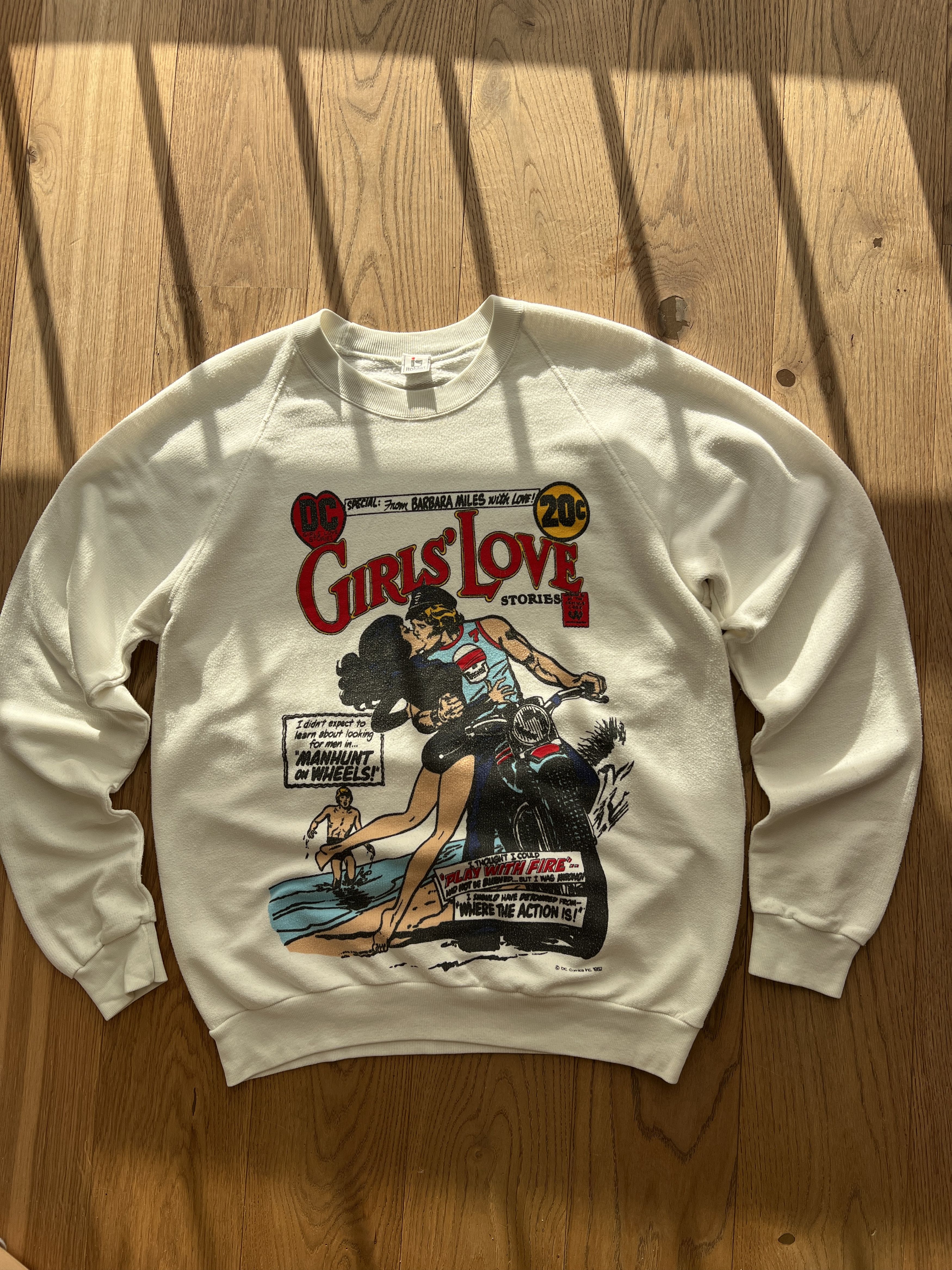 DC Comics Very rare! 1982 DC Comics Girls love stories sweatshirt Size US M / EU 48-50 / 2 - 4 Thumbnail