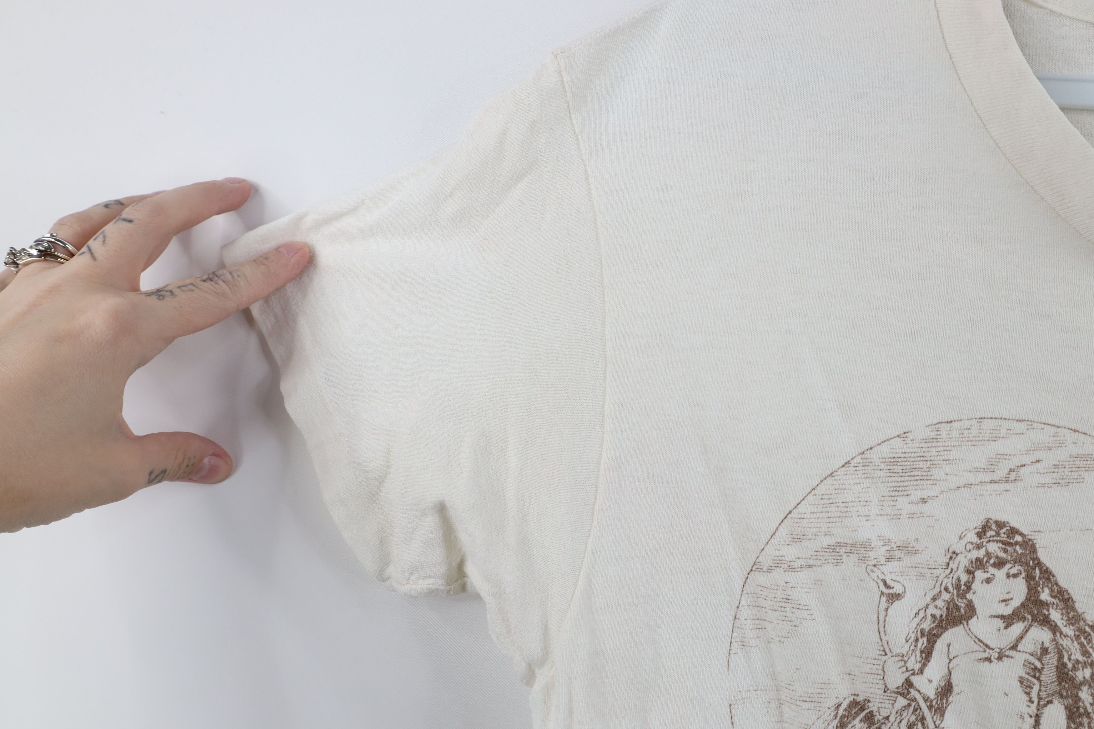 Vintage Vintage 70s Streetwear Flower Bee Goddess T-Shirt White USA Size M / US 6-8 / IT 42-44 - 8 Thumbnail