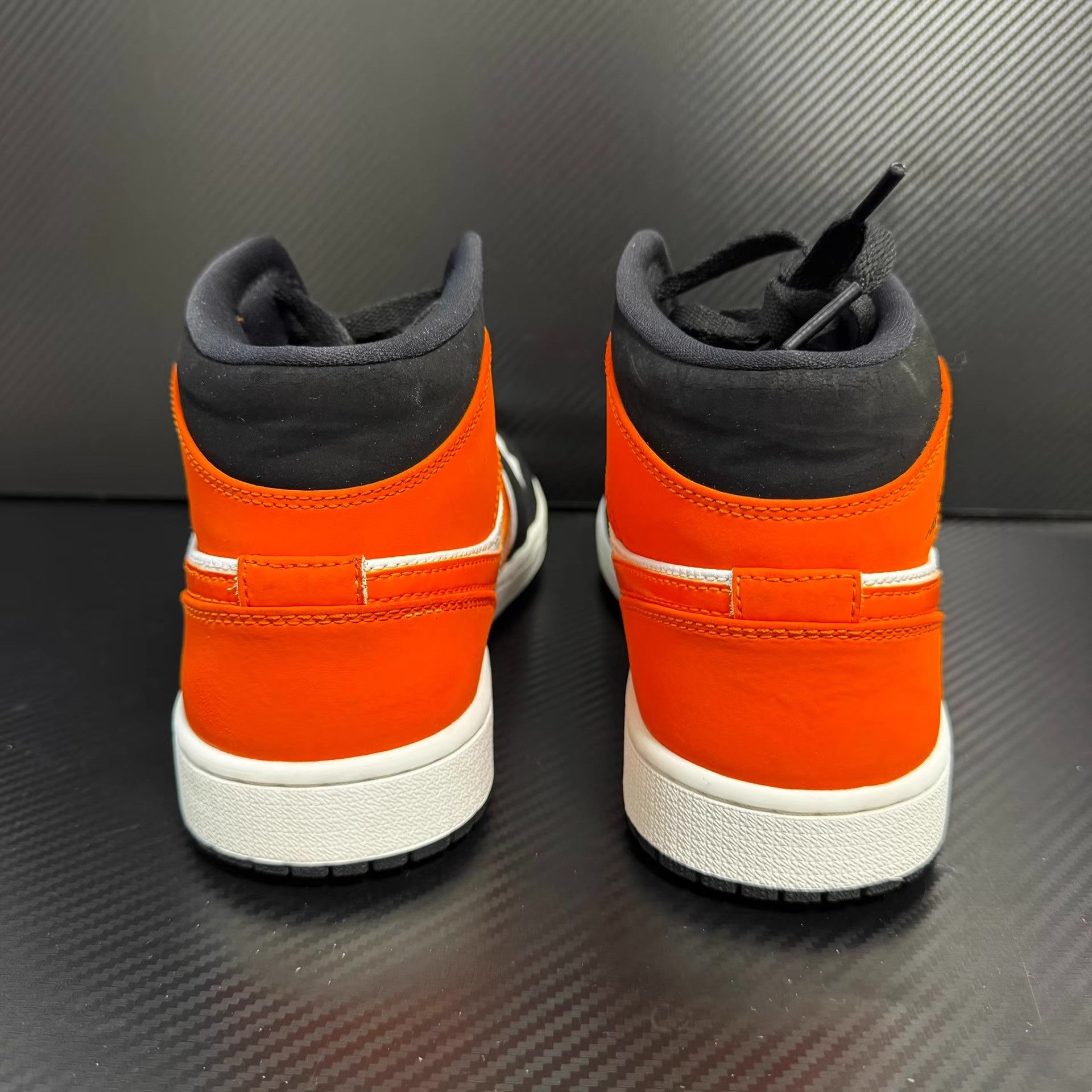 Nike Nike Air Jordan 1 Mid Q11 Size US 8.5 / EU 41-42 - 3 Thumbnail