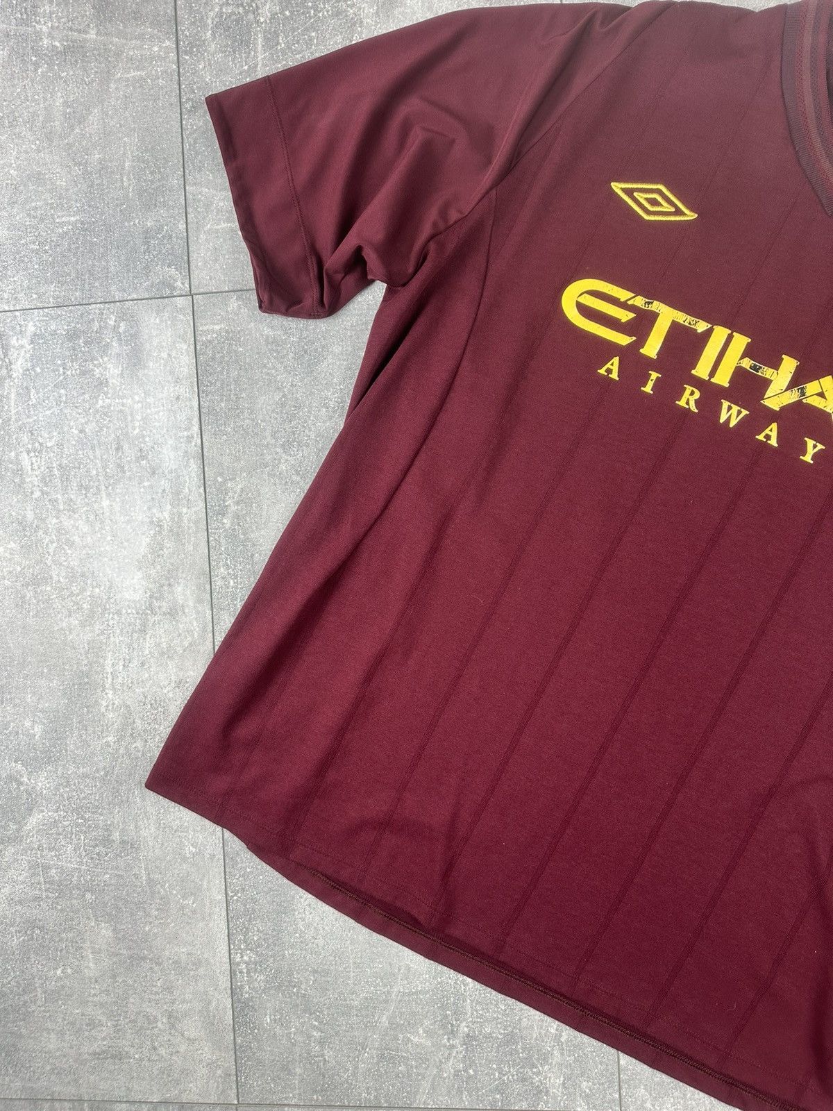Umbro Umbro Manchester City Away 2012/13 Soccer Burgundy Jersey Size US L / EU 52-54 / 3 - 8 Thumbnail