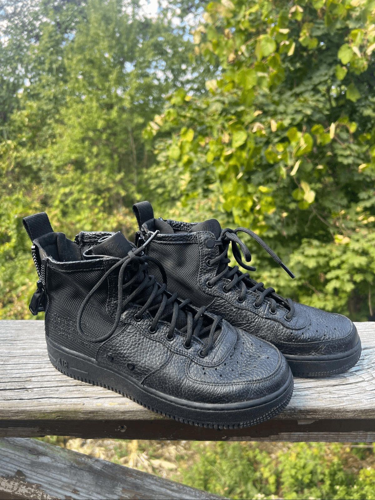 Nike Nike SF Air Force 1 Mid Triple Black Boys 6Y Athletic shoes Size US 6 / EU 39 - 1 Thumbnail
