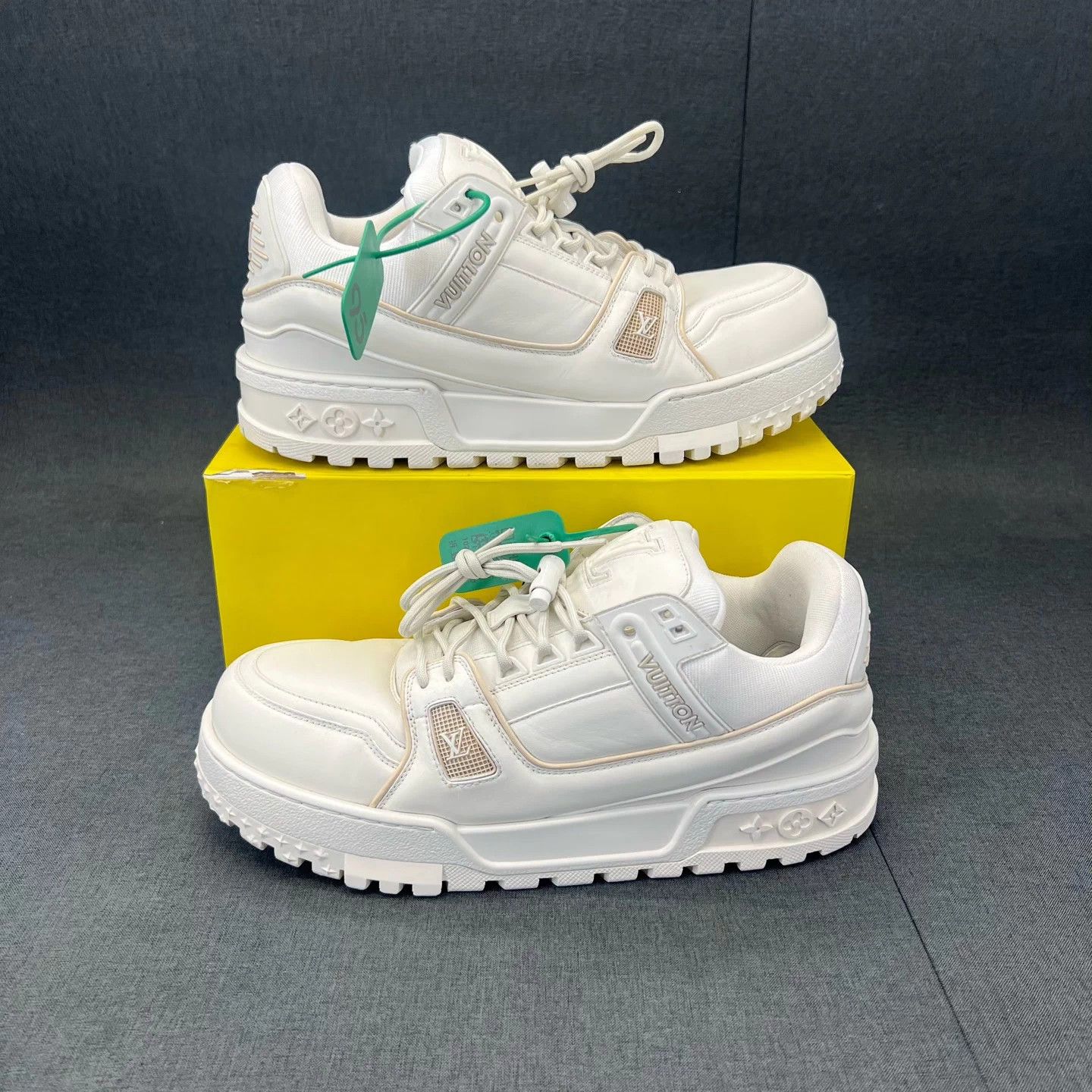 Louis Vuitton LV maxi white 9 US new original box Size US 9 / EU 42 - 3 Thumbnail