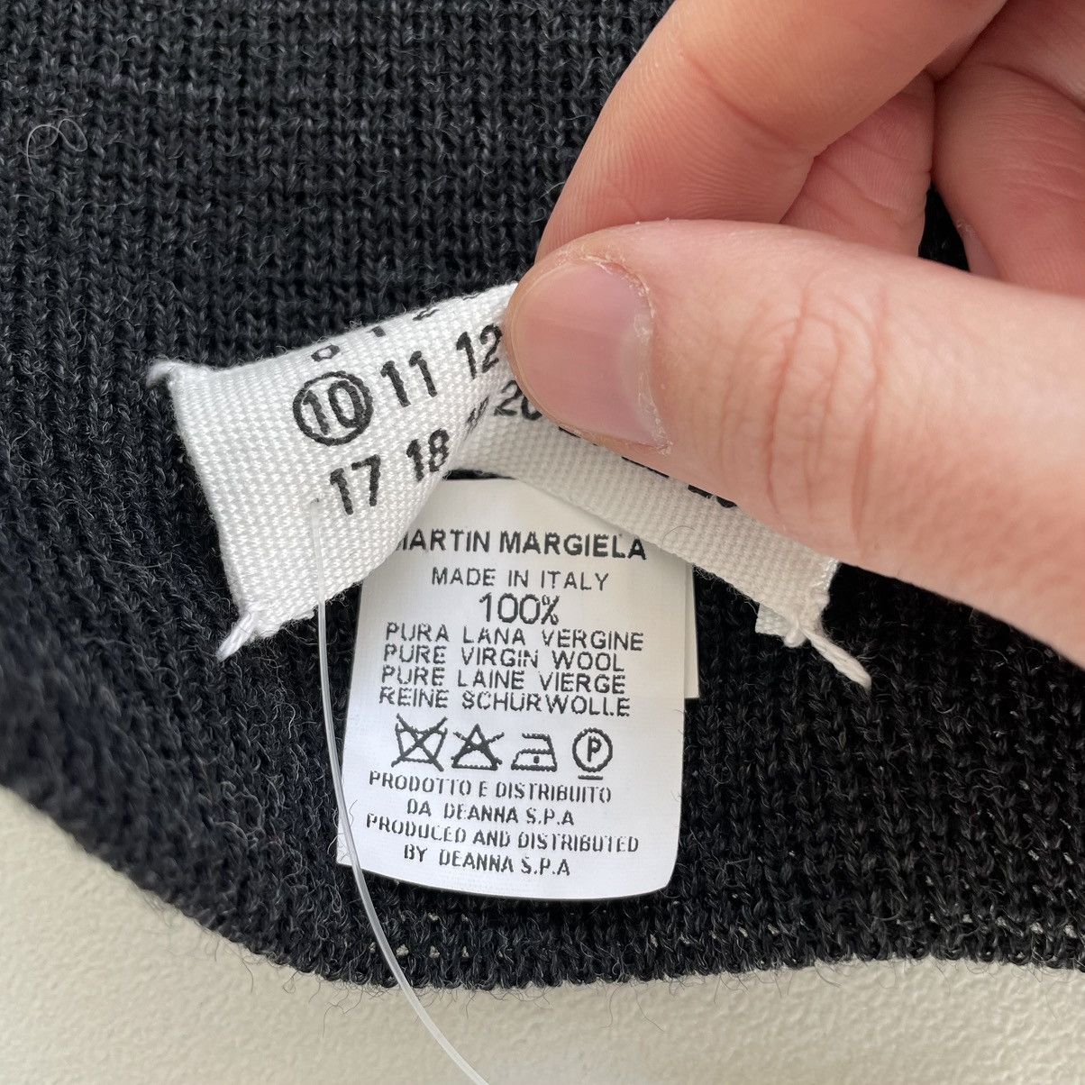 Maison Margiela A/W 2000 Waffle Weave Gray Wool Scarf Size ONE SIZE - 13 Thumbnail