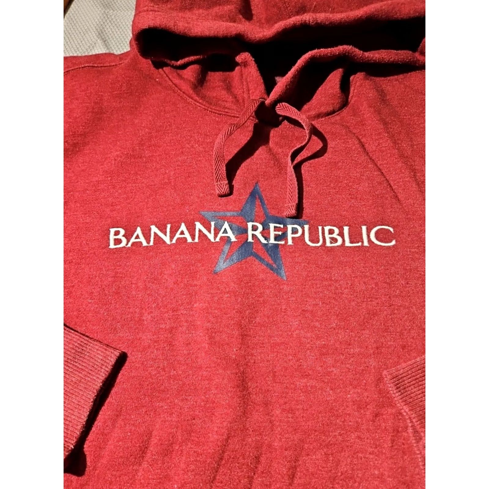 Banana Republic VINTAGE Banana Republic Hoodie Mens Large Red Logo Spell Out Graphic Pullover Star Shirt Size US L / EU 52-54 / 3 - 6 Thumbnail