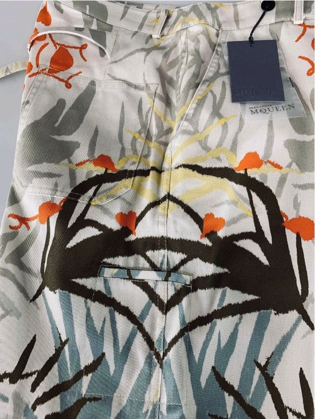 Alexander McQueen Alexander McQueen 🇮🇹 tropical sunrise walking shorts 50 NEW Size US 34 / EU 50 - 7 Thumbnail