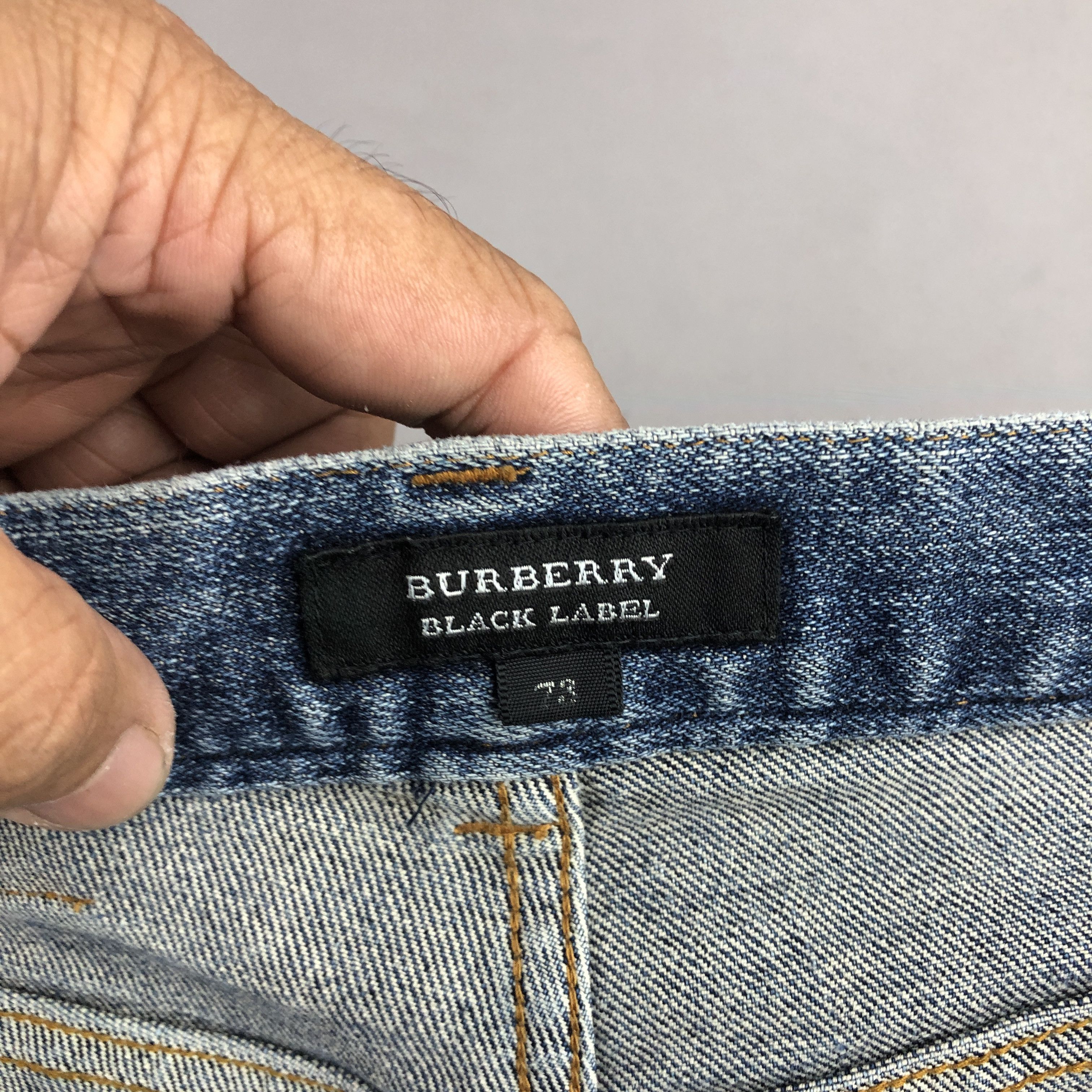 Burberry Vintage Burberry Jeans Burberrys Faded Light Wash Denim Size 28" / US 6 / IT 42 - 8 Thumbnail