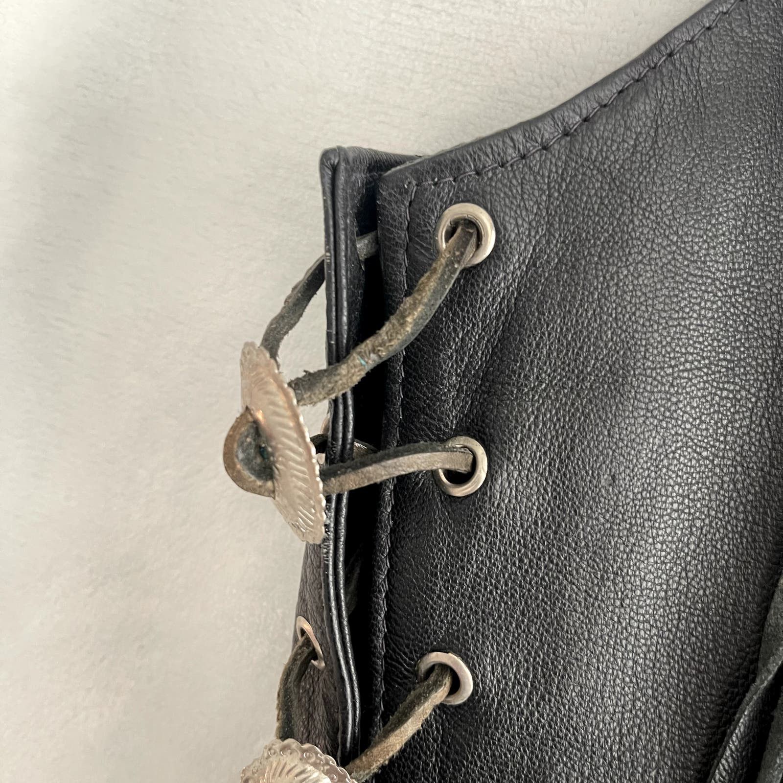 Vintage Pegasus Ladies Black Leather Vest Fringed Embroidered 14 Size XL / US 12-14 / IT 48-50 - 13 Preview