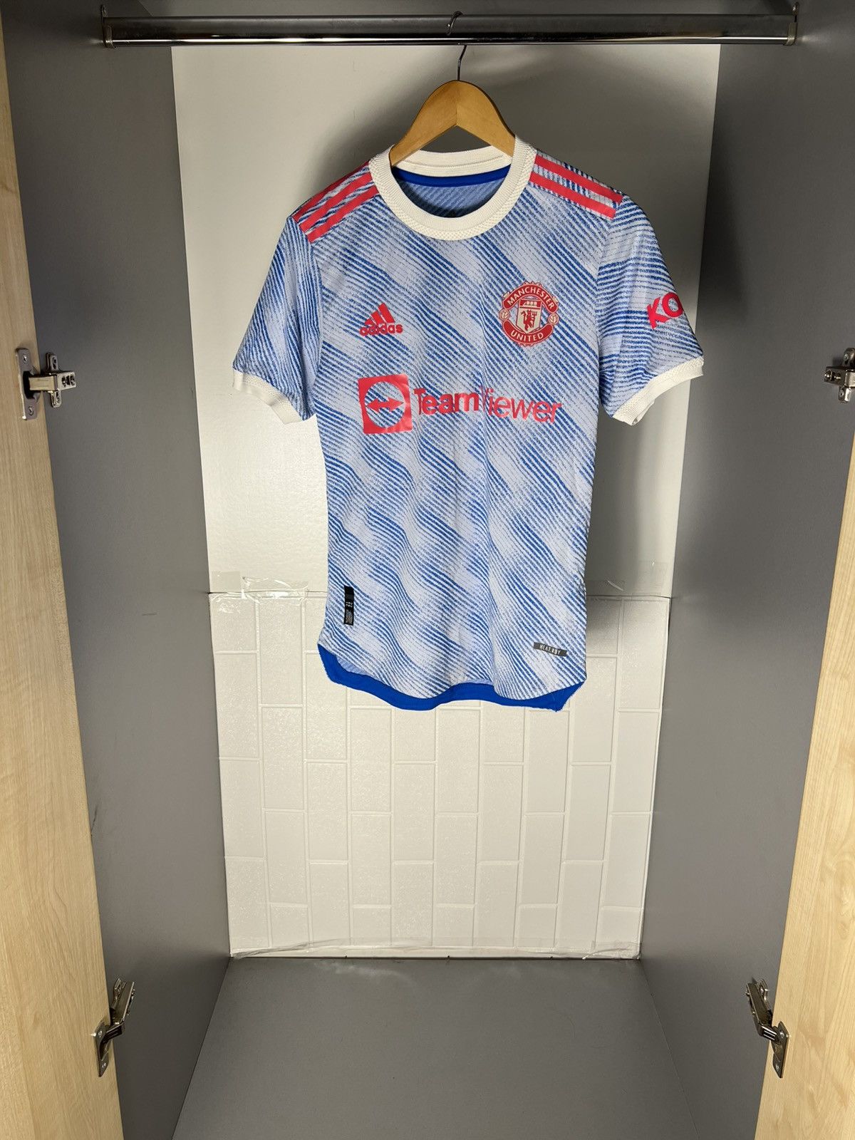 Vintage ADIDAS FC MANCHESTER UNITED ENGLAND SOCCER JERSEY RETRO Y2K Size US S / EU 44-46 / 1 - 6 Thumbnail
