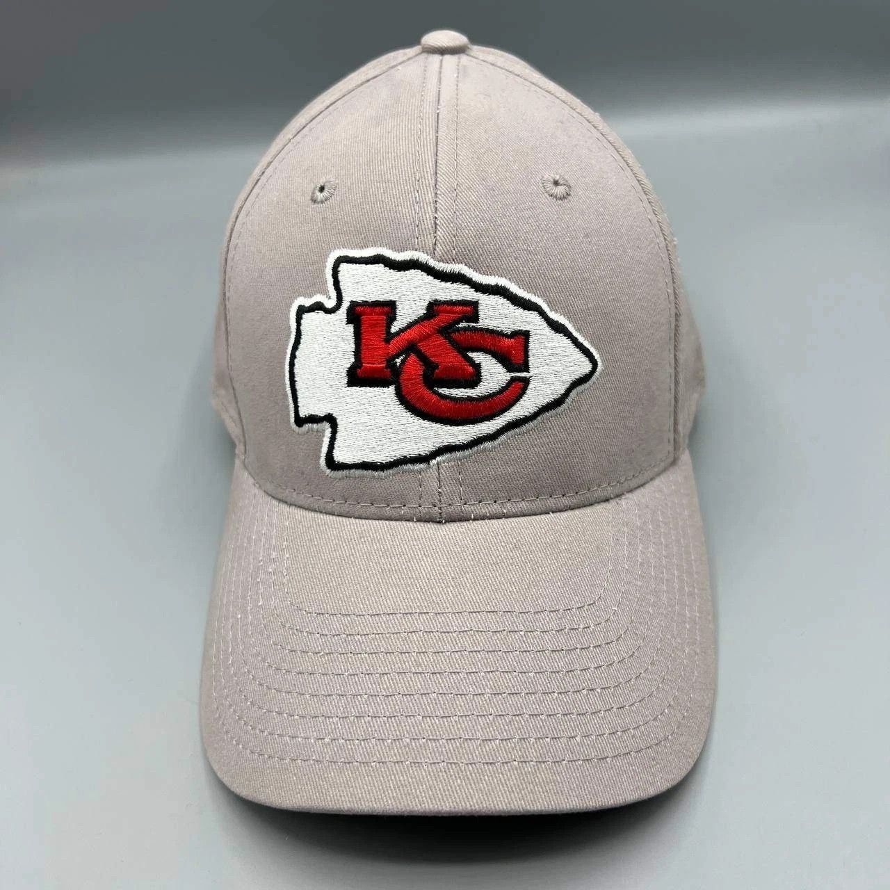Other Kansas City Chiefs Hat Embroidered Team Apparel Strap Back Size ONE SIZE - 1 Thumbnail