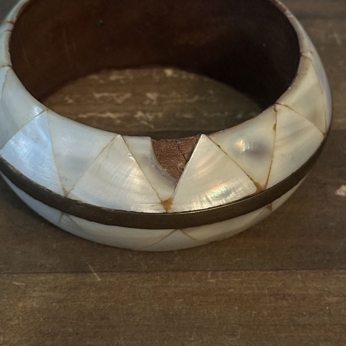 Vintage Vintage chunky mother of pearl bangle bracelet Size ONE SIZE - 3 Thumbnail