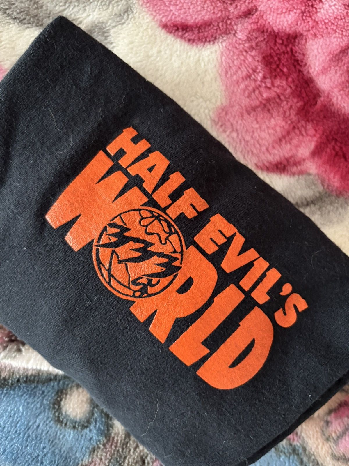 Half Evil half evils world Size US M / EU 48-50 / 2 - 4 Thumbnail