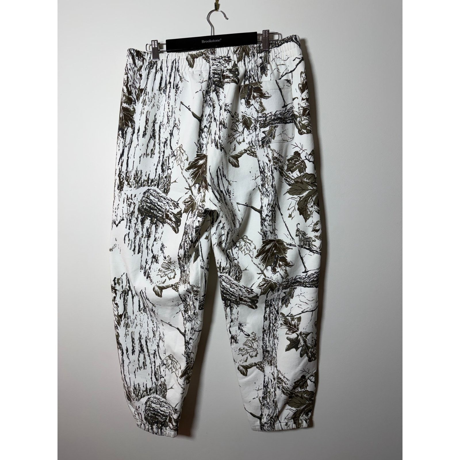 Supreme Supreme Small Box Sweatpant 'Snow Camo' Size US 34 / EU 50 - 3 Thumbnail