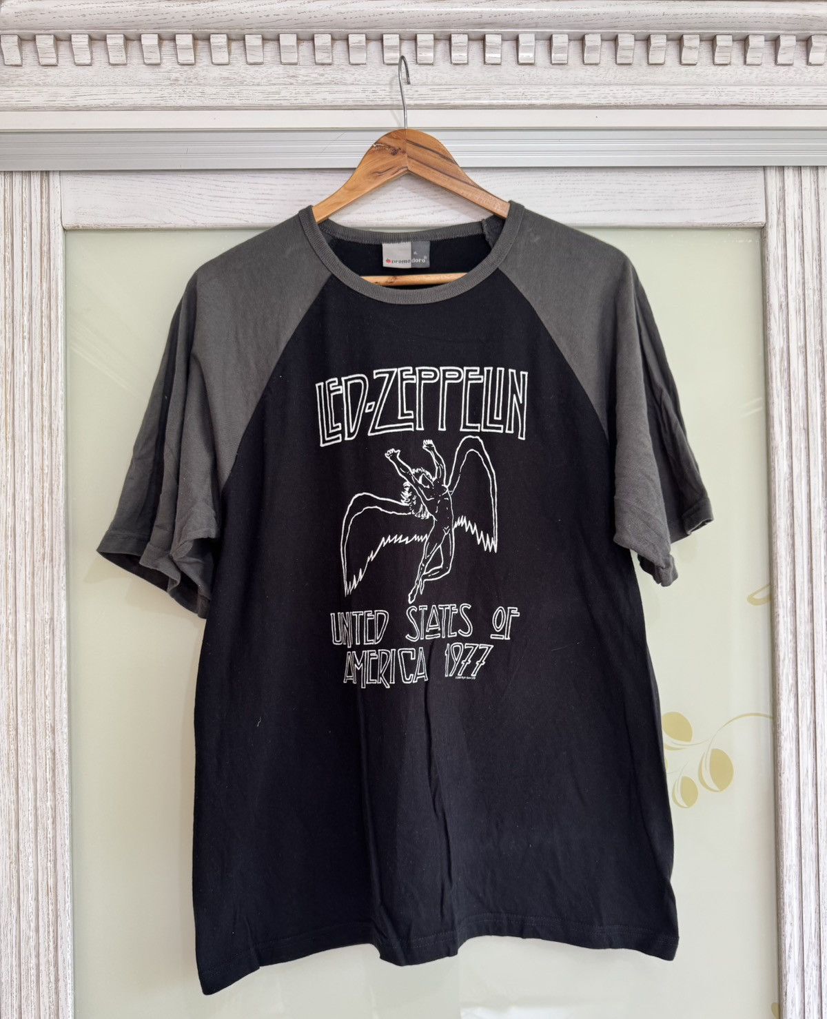 Led Zeppelin Vintage Led Zeppelin 2000 USA 1997 T-shirt Rare Tee Size US XL / EU 56 / 4 - 1 Thumbnail
