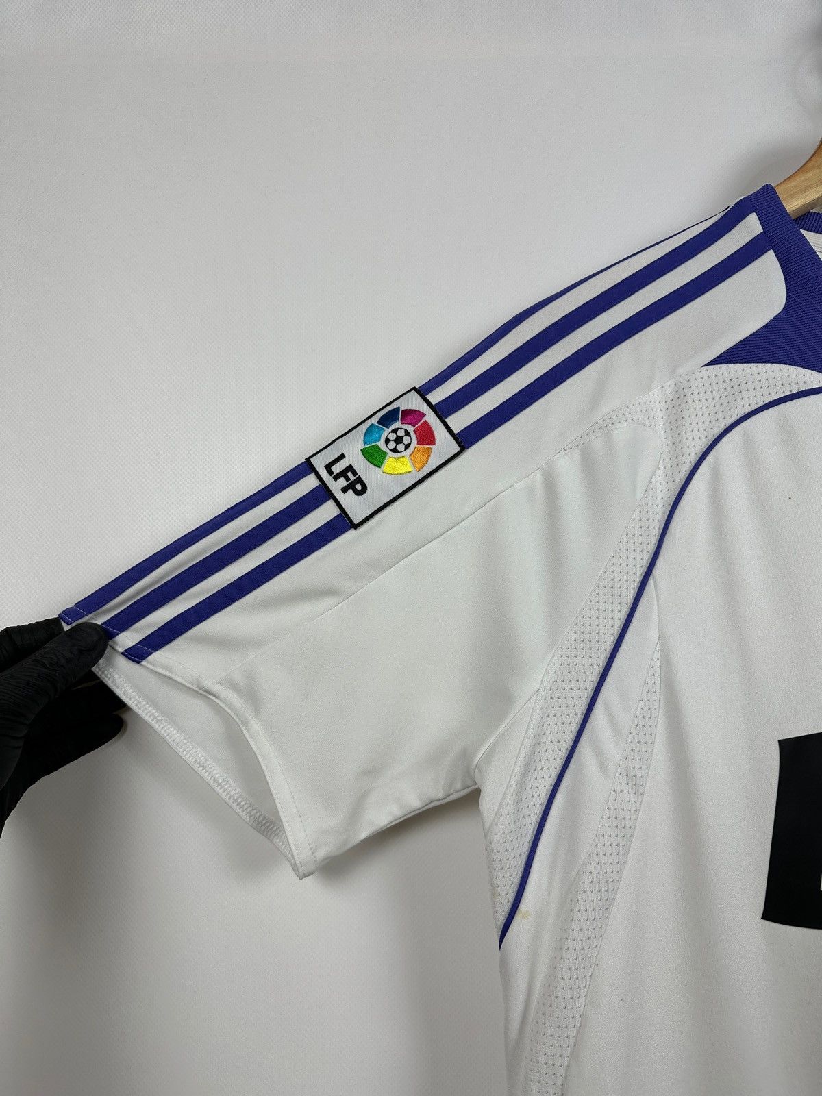 Adidas 2007/08 Adidas Real Madrid Vintage Home Soccer Jersey Size US S / EU 44-46 / 1 - 11 Thumbnail