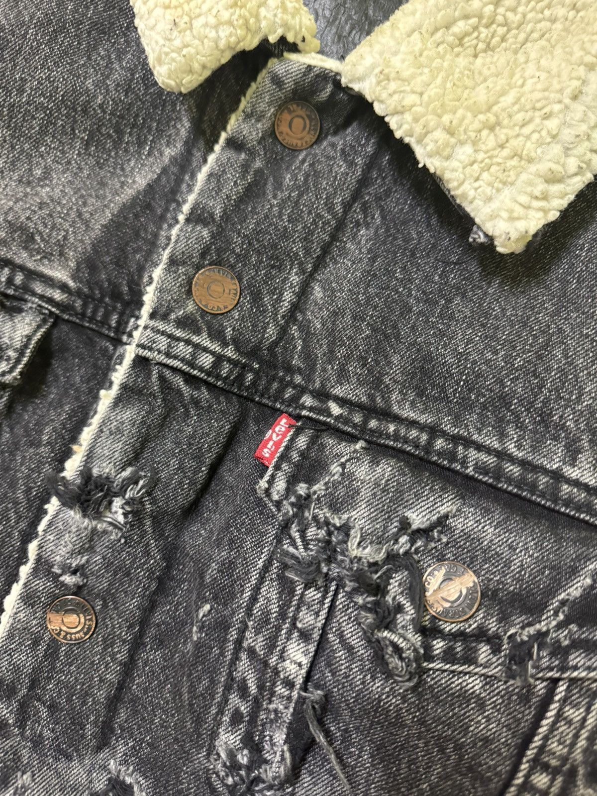 Levi's Levi's Distressed Denim Jacket Sherpa Jacket Size US M / EU 48-50 / 2 - 8 Thumbnail