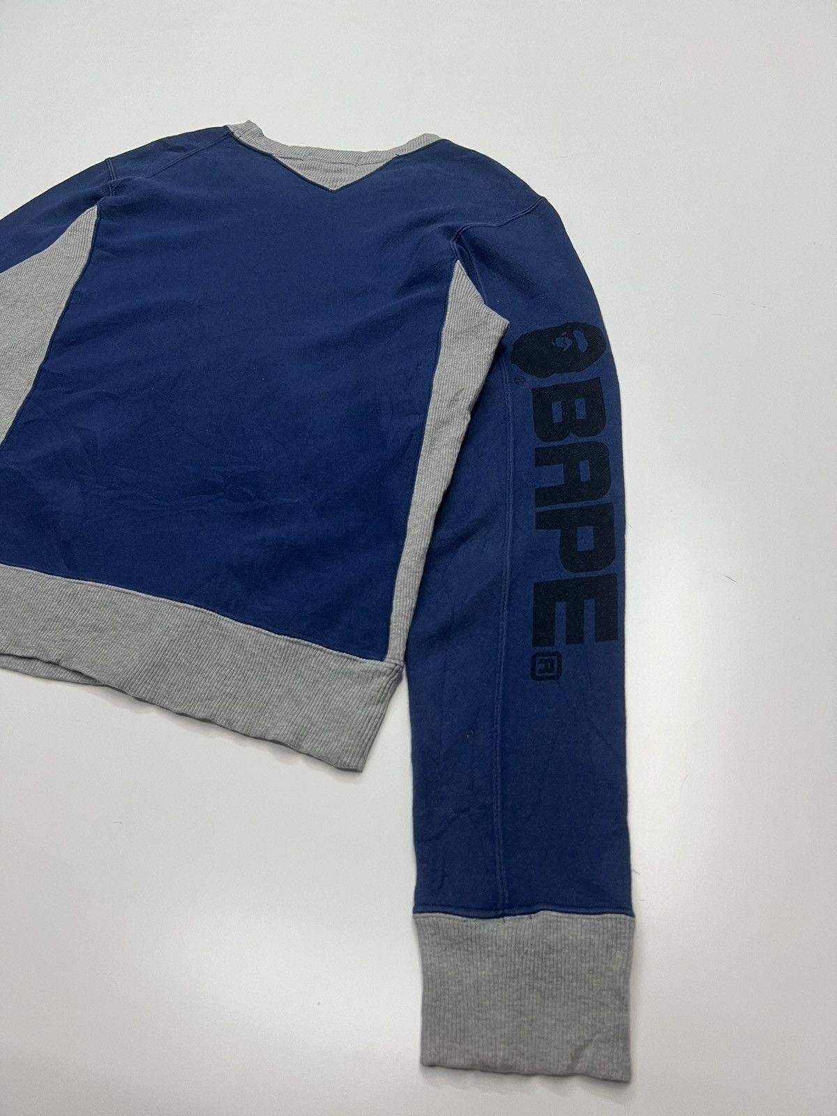 Bape VINTAGE A BATHING APE SWEATSHIRT Size US S / EU 44-46 / 1 - 7 Thumbnail