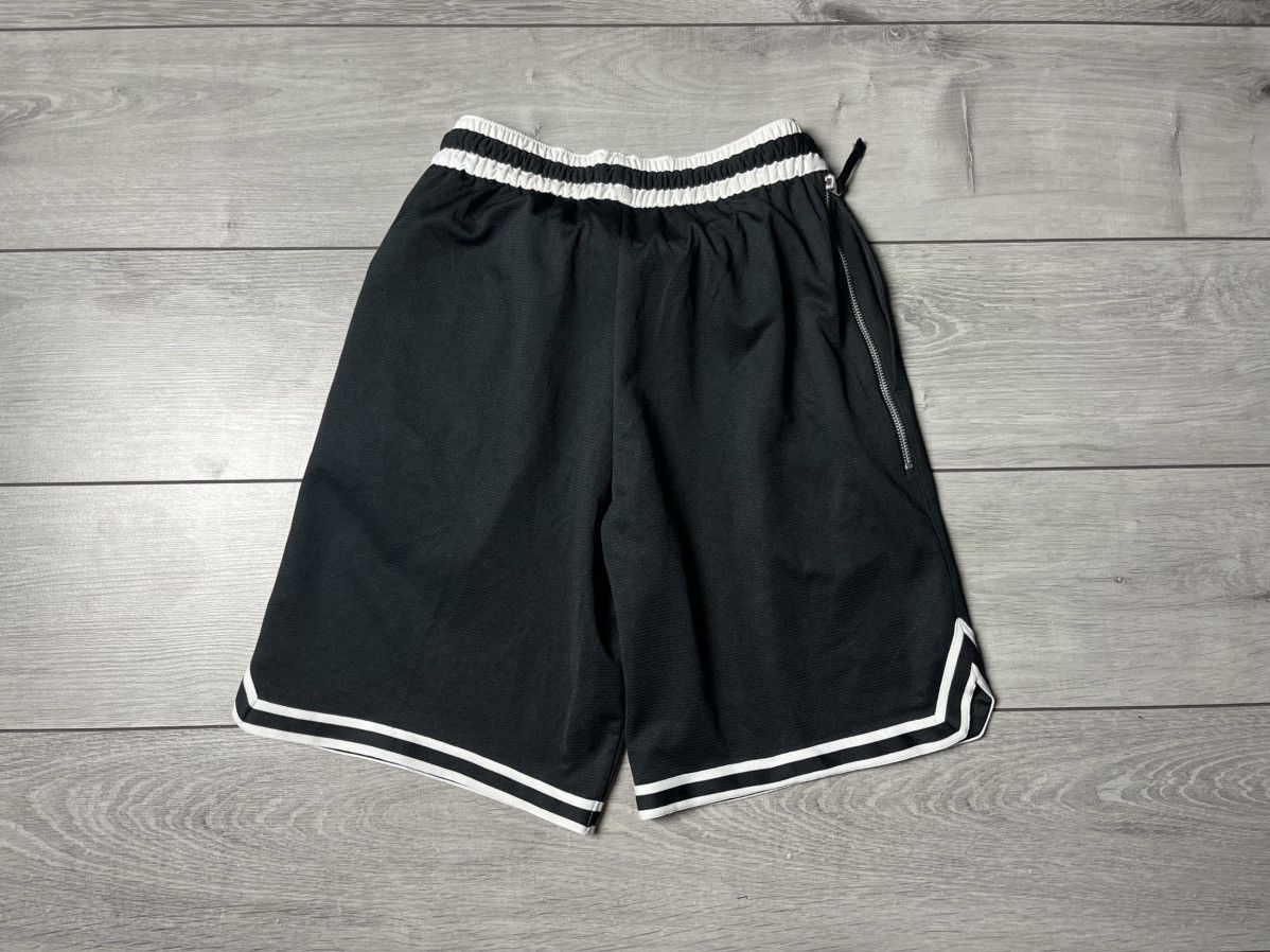 Nike Nike basketball shorts jersey size Small Size US 30 / EU 46 - 5 Thumbnail
