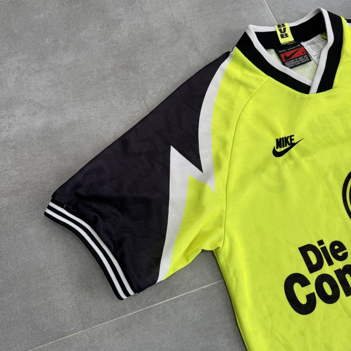 Vintage Nike Borussia Dortmund 1995/1996 Home Soccer Shirt