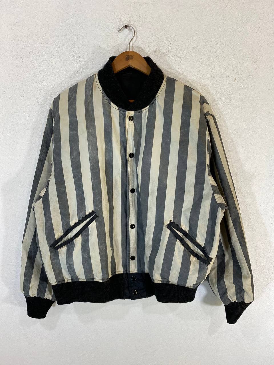 Vintage vintage distressed reversible bomber jacket nice design Size US XL / EU 56 / 4 - 9 Thumbnail