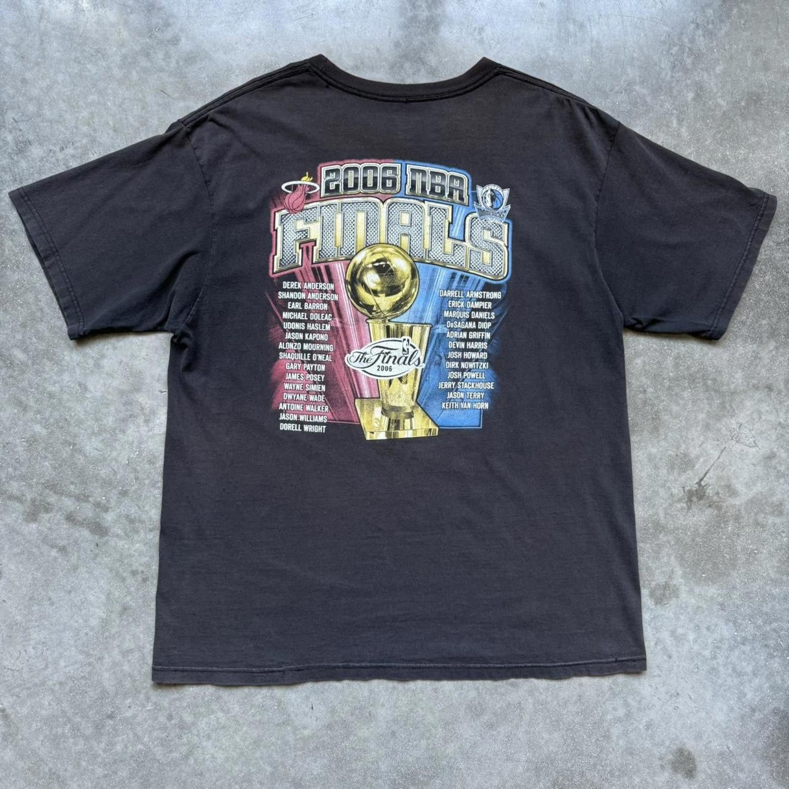 Reebok Reebok 2006 NBA Finals “Heat vs Mavericks” Graphic T-shirt Size US L / EU 52-54 / 3 - 2 Thumbnail