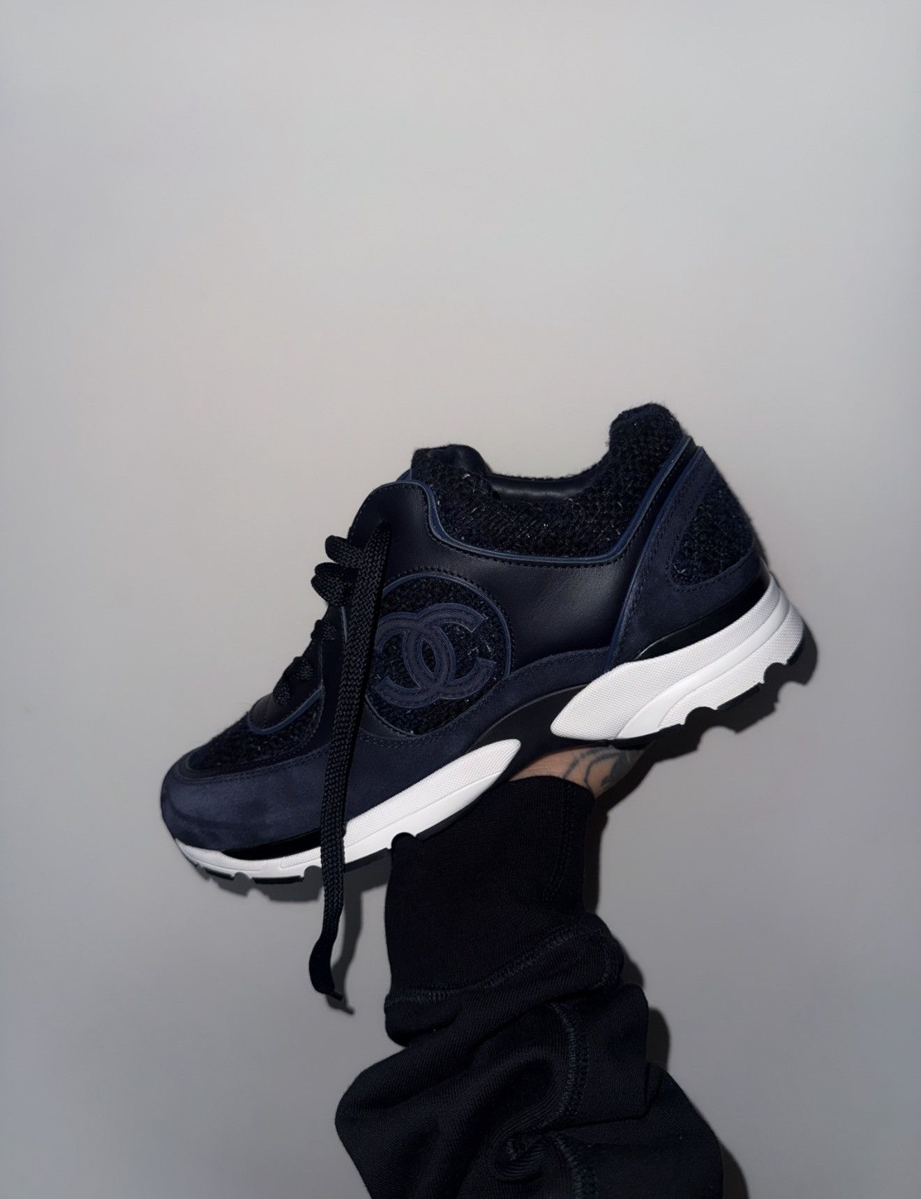 Chanel Chanel suede cc sneakers Size US 8 / EU 41 - 3 Thumbnail