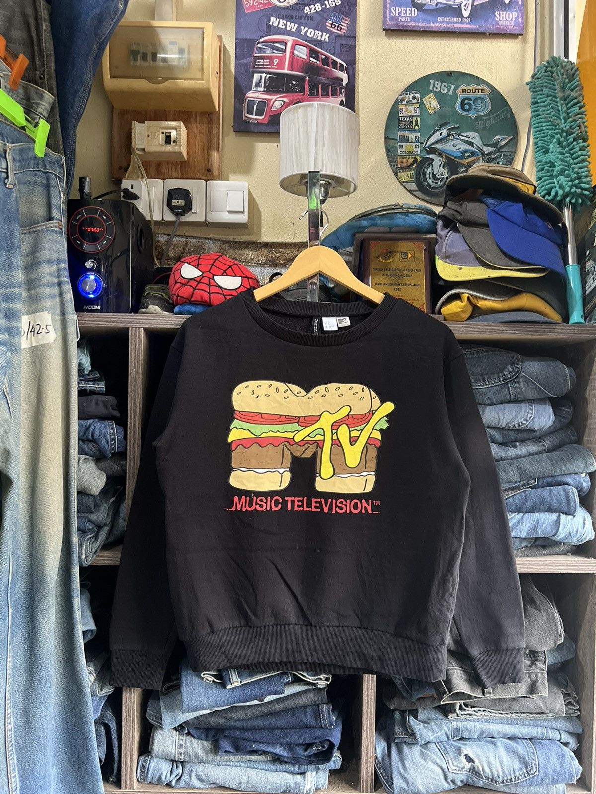 🔥H&M x MTV Crewneck Sweatshirt