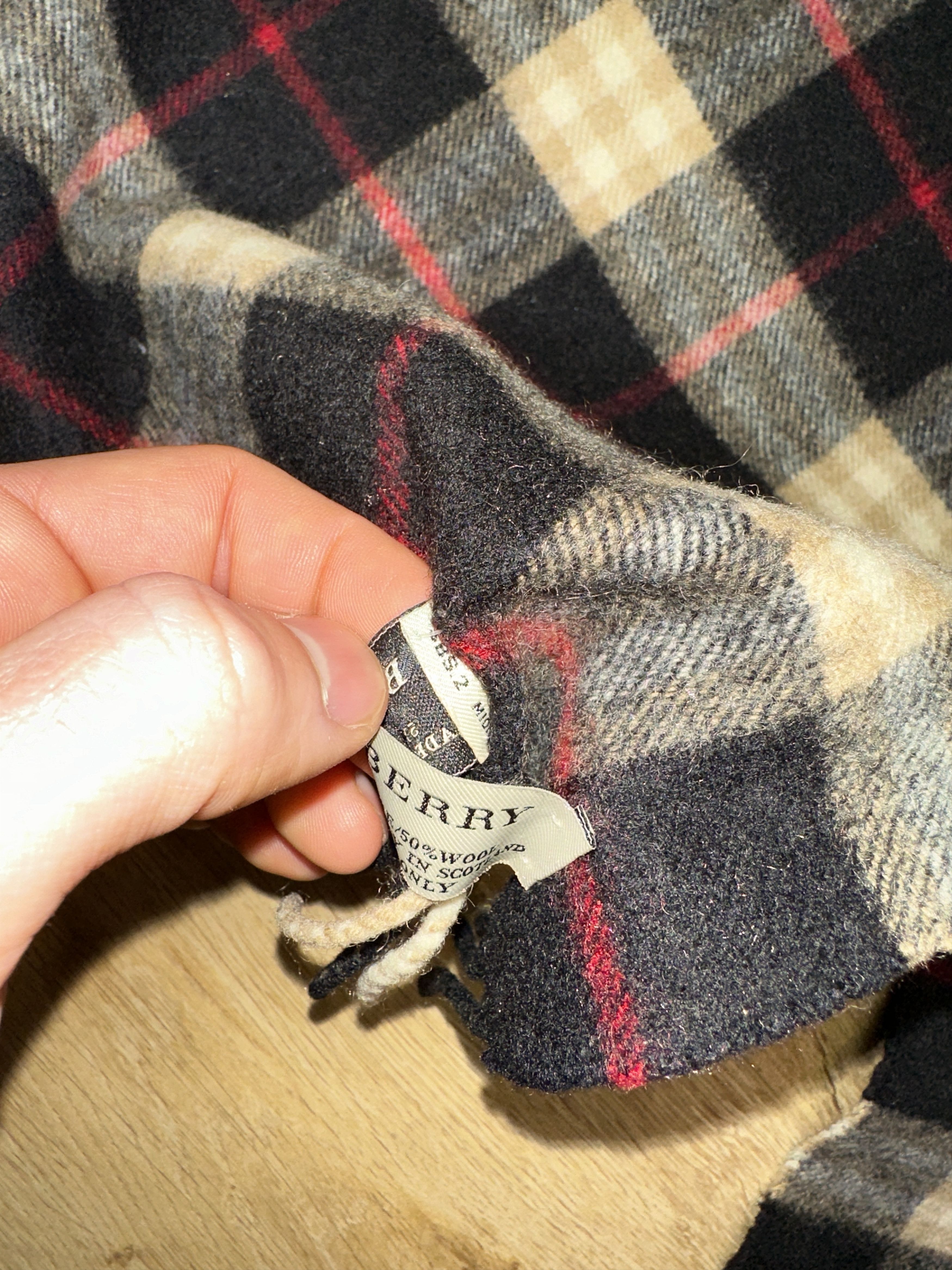 Burberry Iconic Burberry Check Wool Cashmere Scarf 180x30 Cm Size ONE SIZE - 7 Thumbnail