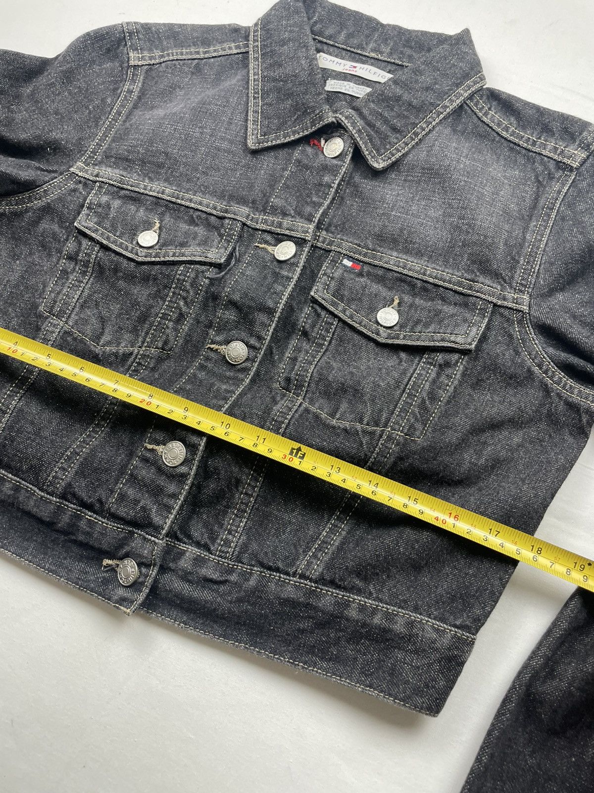 Tommy Hilfiger Tommy Hilfiger Cropped Denim Jacket Featuring Branded Button Size M / US 6-8 / IT 42-44 - 12 Thumbnail