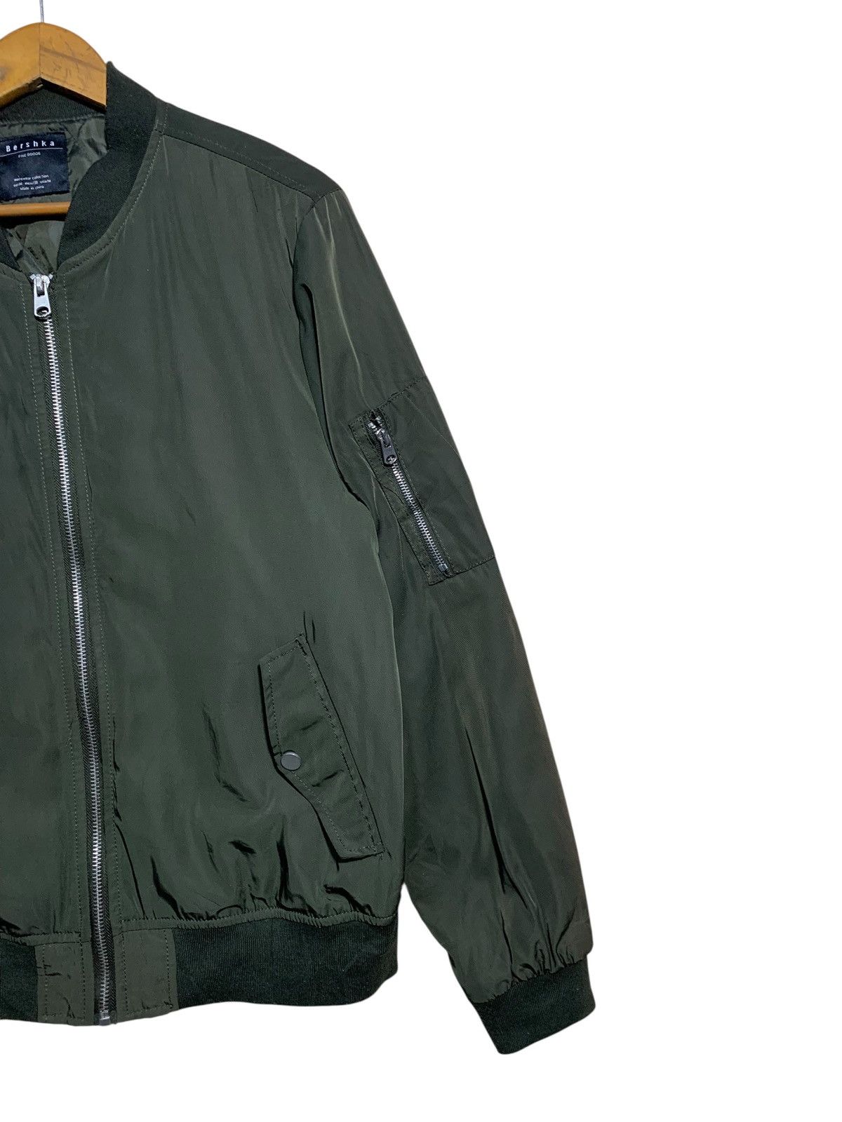 Bershka 🔥BERSHKA GREEN BOMBERS JACKETS TIGER MOTIVE Size US L / EU 52-54 / 3 - 6 Thumbnail